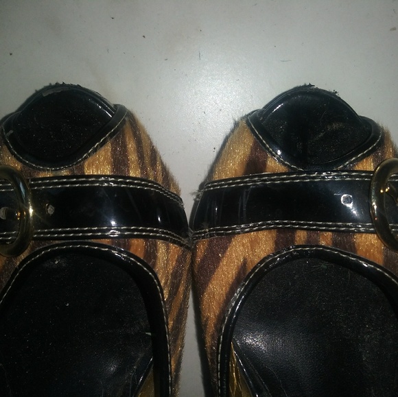 Delicious Animal Print Pumps - Picture 2 of 7